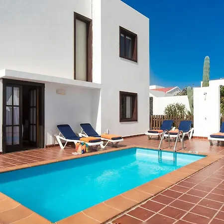 Julianne 1 Puerto del Carmen (Lanzarote)